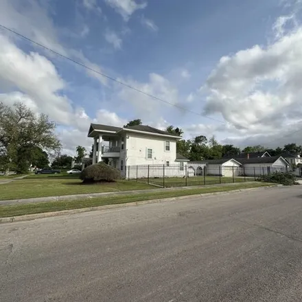Image 2 - 3284 5th Street, Lakeview, Port Arthur, TX 77642, USA - House for sale