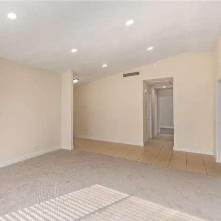 Image 4 - 6675 Burlington Court, Las Vegas, NV 89107, USA - House for sale