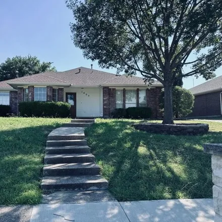 Buy this 3 bed house on 1405 Osage Trl in Mesquite, Texas