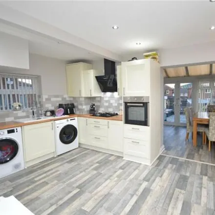 Image 2 - Cross Heath Grove, Leeds, LS11 8UQ, United Kingdom - Duplex for sale