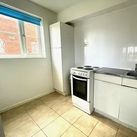 Image 2 - HIGHFIELD SOUTH/ROCK LANE WEST, Highfield South, New Ferry, CH42 4RN, United Kingdom - Apartment for rent