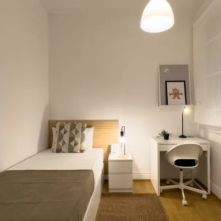 Rent this 6 bed room on Carrer de Muntaner in 418, 08001 Barcelona