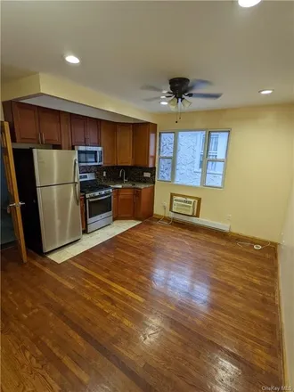Rent this 4 bed apartment on 86 Horton Avenue in Huguenot Park, City of New Rochelle