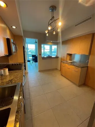 Image 4 - Crystal House Condominiums, 5055 Collins Avenue, Miami Beach, FL 33140, USA - Condo for rent