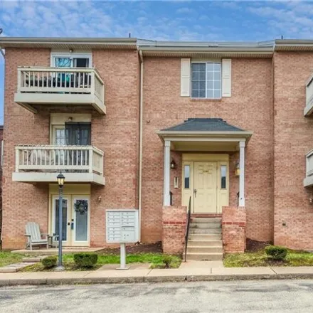Buy this 2 bed condo on 272 Holmes Place in Pittsburgh, PA 15213