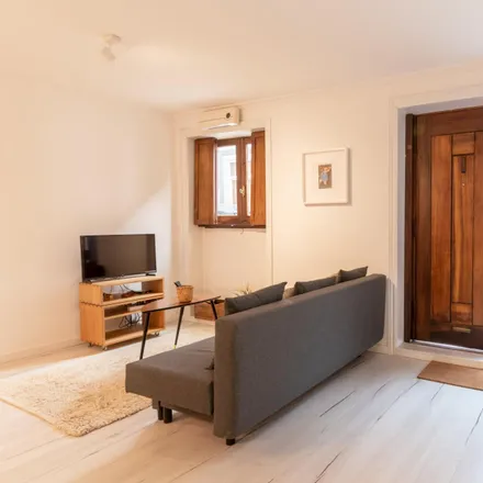 Rent this 3 bed apartment on Rua das Musas in 4000-290 Porto, Portugal