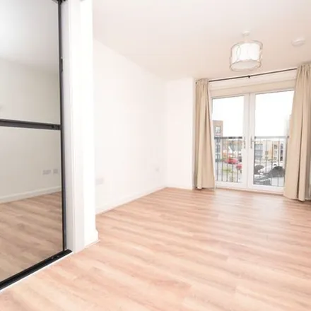 Rent this 3 bed apartment on 7 Cammo Road in City of Edinburgh, EH4 8EF