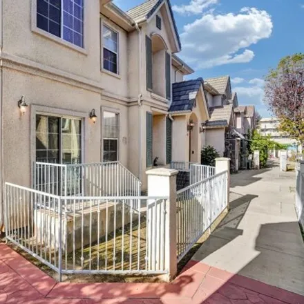 Image 3 - 651 North Lincoln Avenue, Monterey Park, CA 91755, USA - Condo for sale