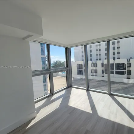 Image 7 - 2699 Collins Avenue, Miami Beach, FL 33140, USA - Condo for rent