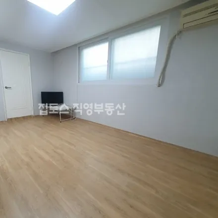 Rent this studio apartment on 서울특별시 강남구 역삼동 734-13