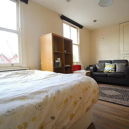 Image 2 - 212 Mile End Road, London, E1 4LD, United Kingdom - Apartment for rent