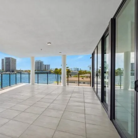 Image 5 - 1930 Bay Drive, Isle of Normandy, Miami Beach, FL 33141, USA - Condo for rent