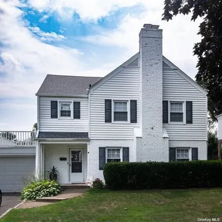 Rent this 3 bed house on 34 Normandy Ln in Manhasset, New York