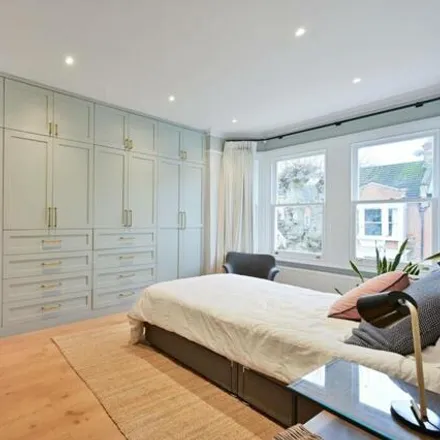 Image 4 - 28 Southdean Gardens, London, SW19 6NU, United Kingdom - Townhouse for rent