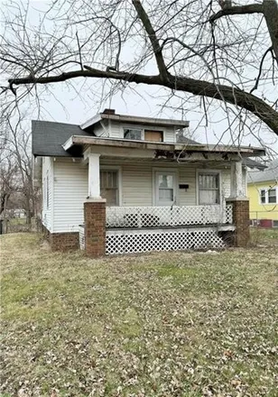 Buy this 2 bed house on 1005 East Madison Street in Danville, IL 61832