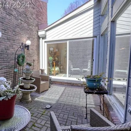 Image 8 - 3581 Wabeek Lake Drive West, Bloomfield Township, MI 48302, USA - Condo for sale