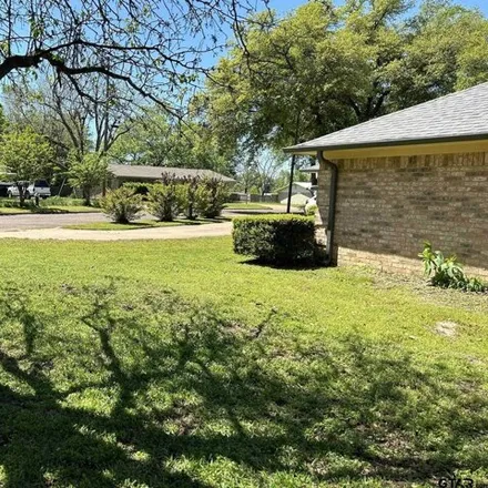 Image 5 - 202 Nuss Drive, Mineola, TX 75773, USA - House for sale