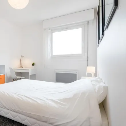 Rent this 4 bed room on Les toits de la Guille in Grande Rue de la Guillotière, 69007 Lyon