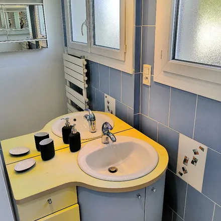 Rent this 3 bed apartment on 9 Rue de l'Horloge in 35000 Rennes, France