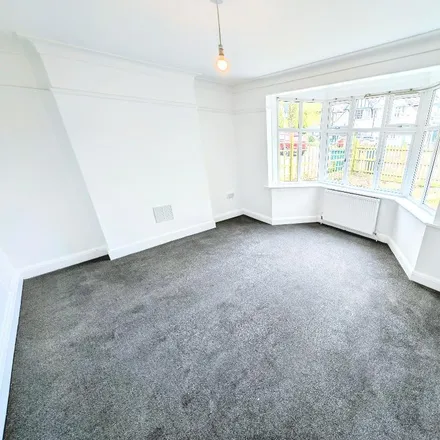 Image 5 - 32 Greenfield Gardens, Childs Hill, London, NW2 1HX, United Kingdom - House for rent