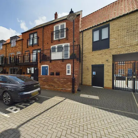 Buy this 2 bed house on Castle Street in Hull, HU1 2LX