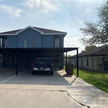 Rent this 3 bed apartment on 430 34th Street in Gernentz Colonia, Edinburg