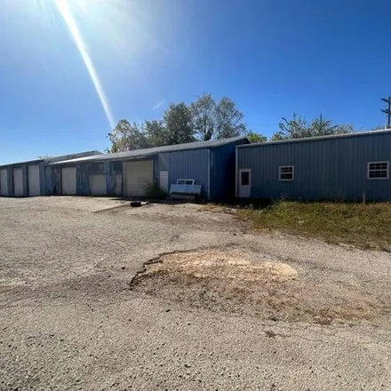 Buy this studio house on 650 Old US Highway 63 in Thayer, Oregon County