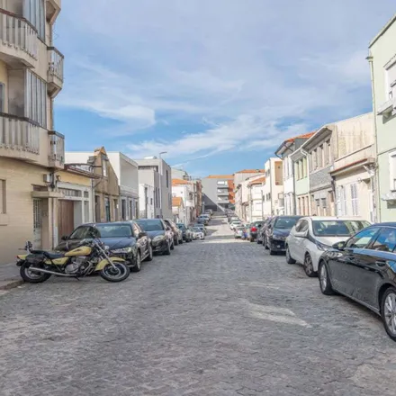 Rent this 1 bed apartment on Rua da Bataria 100 in 4000-189 Porto, Portugal