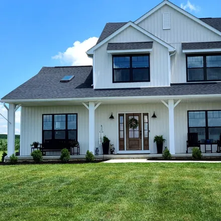 Buy this 5 bed house on 7436 Rader Road Northeast in Fairfield County, OH 43148