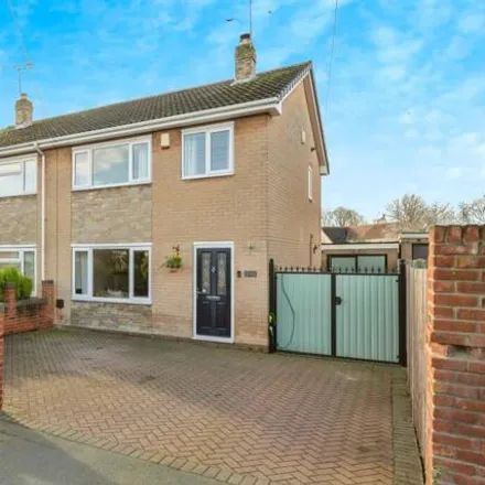 Buy this 3 bed duplex on Stirling Avenue in Bawtry, DN10 6QE