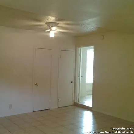 Image 8 - 600 Monticello Court, San Antonio, TX 78223, USA - Apartment for rent