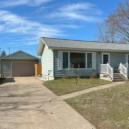 Buy this 3 bed house on 1135 South 15th Street in Prairie du Chien, WI 53821
