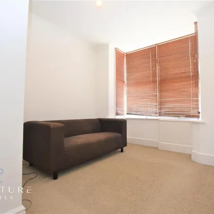 Image 3 - 68 Leavesden Road, North Watford, WD24 5EH, United Kingdom - Apartment for rent