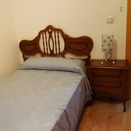 Rent this 3 bed room on Assen Motos in Carrer del Mestre Valls, 46022 Valencia