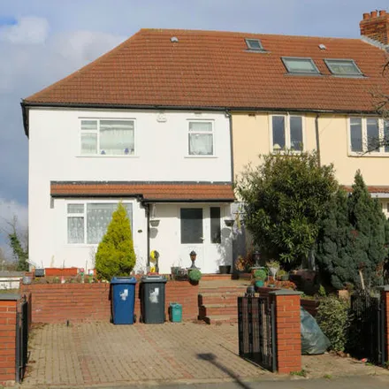 Buy this 3 bed house on Bromley Lodge in Lynton Road, London