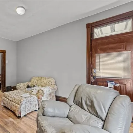 Image 3 - 3222 Mount Pleasant Street, St. Louis, MO 63111, USA - House for sale