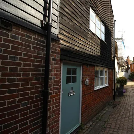 Rent this studio apartment on Gordon Larkin in 9B Best Lane, Canterbury