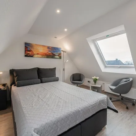 Rent this 1 bed apartment on Hüskenbörde 14 in 45136 Essen, Germany
