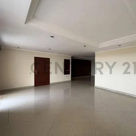 Rent this 3 bed apartment on V2 in 4 Pasaje 29 NO MZ 31, 090507