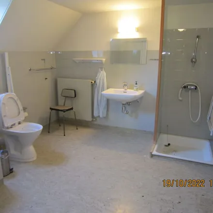 Rent this 7 bed apartment on Hesbjerg Skovvej in 5491 Blommenslyst, Denmark