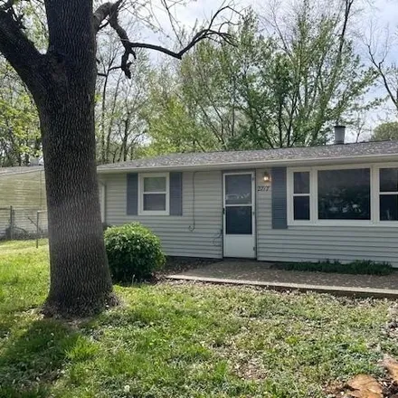 Image 2 - 2753 South Saint James Boulevard, Evansville, IN 47714, USA - House for sale