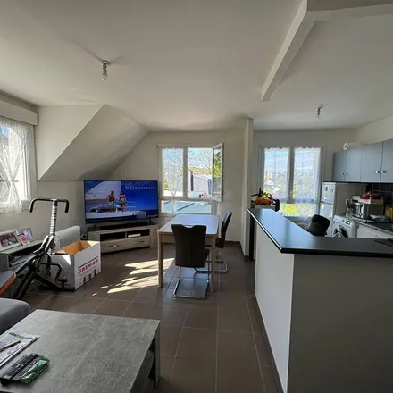 Rent this 3 bed apartment on 11 Avenue du Maréchal Foch in 76290 Montivilliers, France