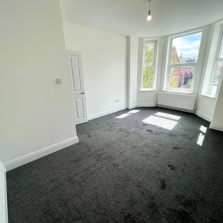 Image 4 - 86 Brantingham Road, Manchester, M16 8LZ, United Kingdom - Apartment for rent