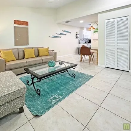 Image 5 - Family Dollar, Southeast 1st Street, Pompano Beach, FL 33062, USA - Apartment for rent