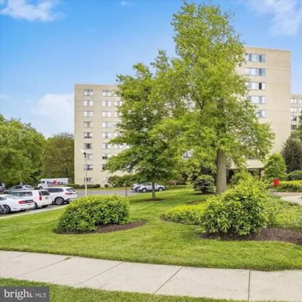 Buy this 1 bed condo on 6631 Wakefield Drive in Belle Haven, Fairfax County
