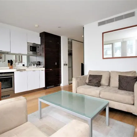 Rent this 1 bed apartment on Ontario Tower in 4 Fairmont Avenue, London