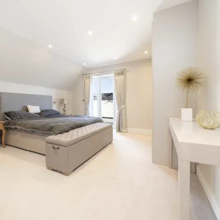Rent this 3 bed apartment on 5 Old Park Road in London, EN2 7BG