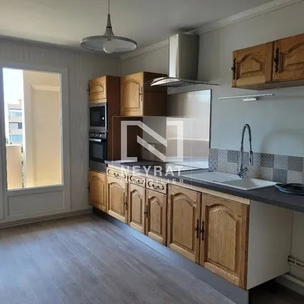 Rent this 3 bed apartment on 68D Rue Morinet in 71100 Chalon-sur-Saône, France