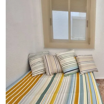 Rent this 4 bed room on Yecla Integral Clínica Dental in Carrer de Yecla, 7