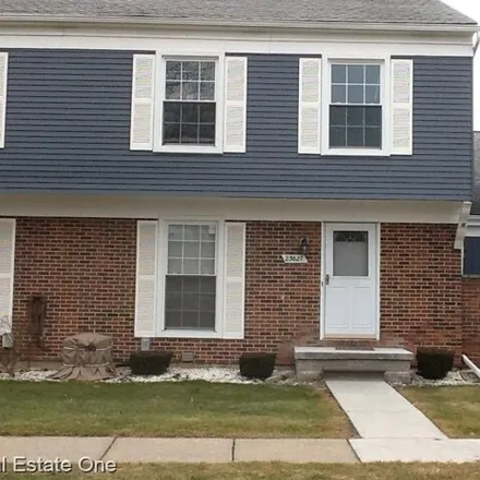 Rent this 3 bed townhouse on 23641 North Rockledge in Novi, MI 48375